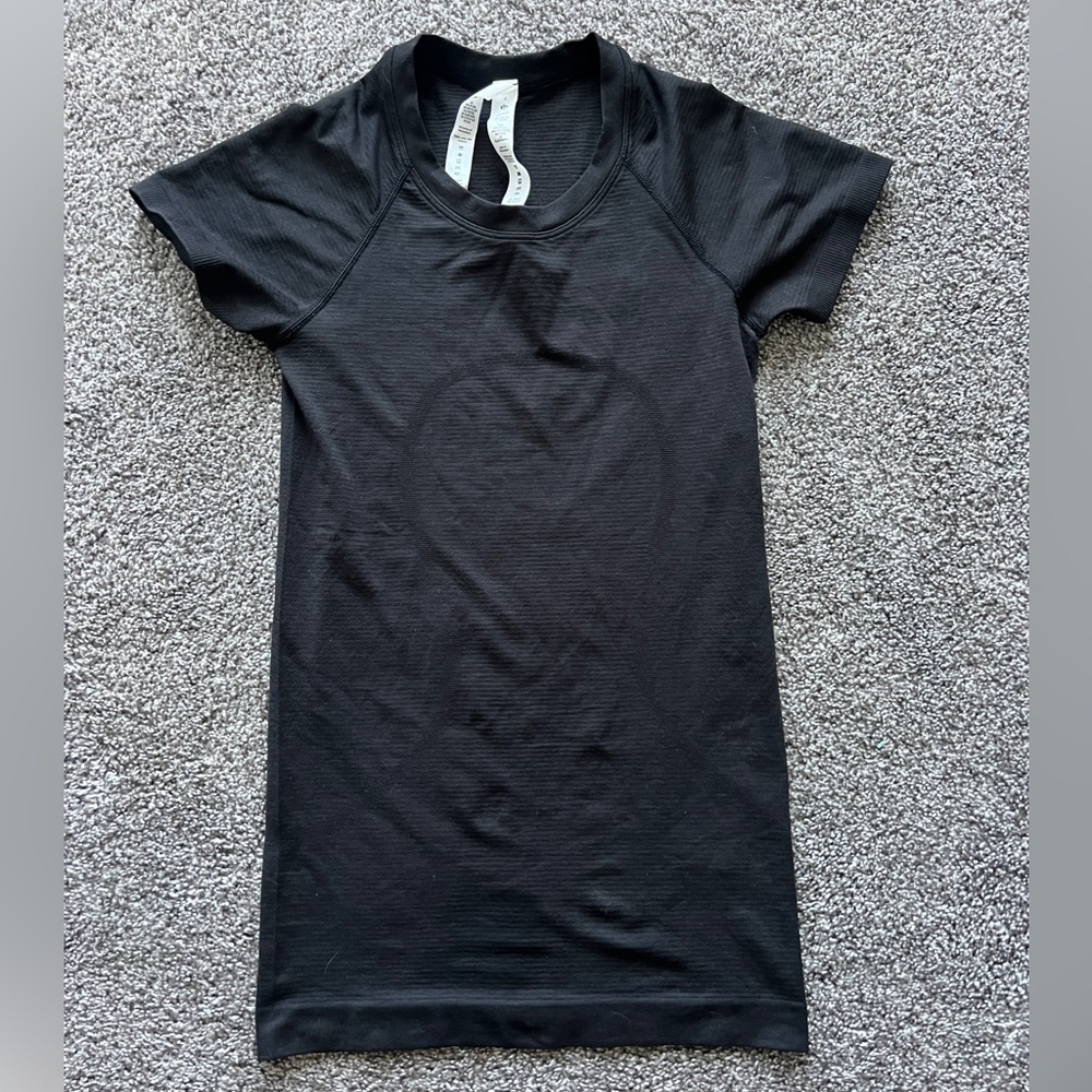 Swiftly Tech Short-Sleeve shirt